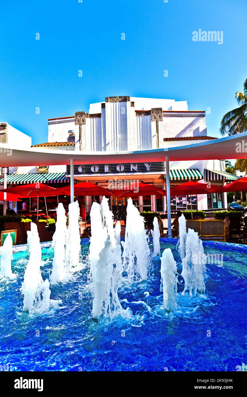 Miami, USA - 27. Juli 2010: Das berühmte Colony Art Deco Theatre wurde für 6,5 Millionen US-Dollar renoviert und ist in Miami, USA, wieder für die Öffentlichkeit zugänglich. 1934 Zoll Stockfoto