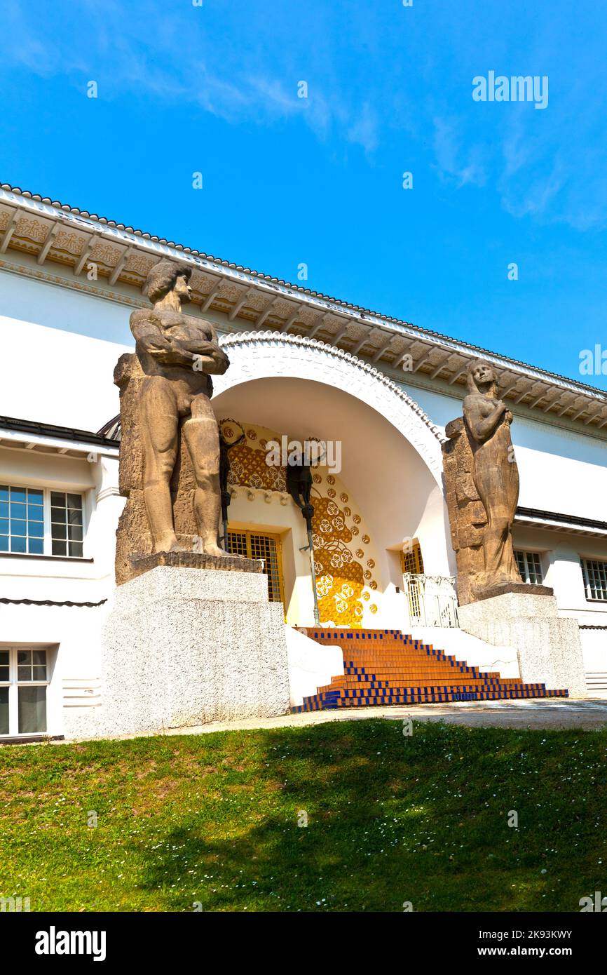 DARMSTADT, DEUTSCHLAND - APR 24: Eingang zum Ernst-Ludwig-Haus an der Mathildenhöhe am 25. April 2011 in Darmstadt. Architekt Joseph Maria Olbricht Stockfoto