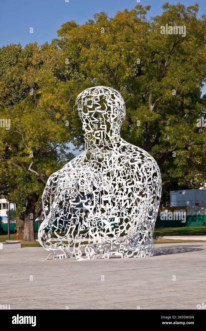 FRANKFURT, DEUTSCHLAND - SEP 25: Detail der Skulptur Body of Knowledge aus Jaume Plensa am 25,2011. September in Frankfurt, Deutschland. Die Skulptur wurde gemacht Stockfoto