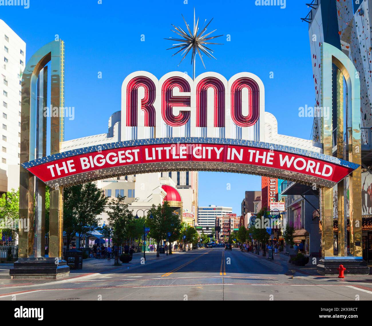 RENO, USA - 17. JUNI 2012: Der Reno Arch in Reno, Nevada. Der ursprüngliche Bogen wurde 1926 gebaut, um der Fertigstellung der Lincoln und Vict zu gedenken Stockfoto