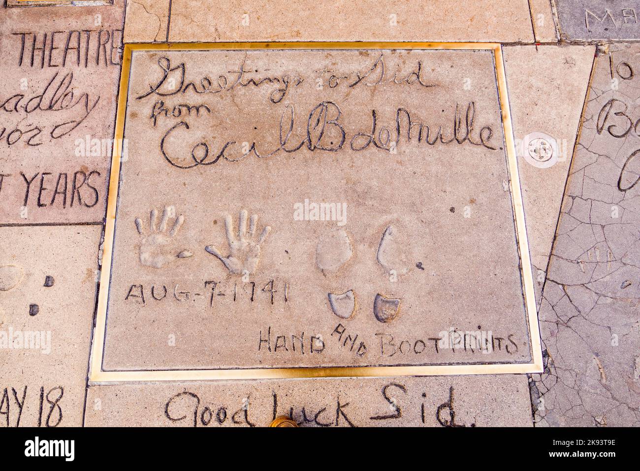 LOS ANGELES - JUNI 26: Handdrucke von Cecil B. DeMille in Hollywood am 26,2012. Juni in Los Angeles. Es gibt fast 200 Promi-Handdrucke in der c Stockfoto