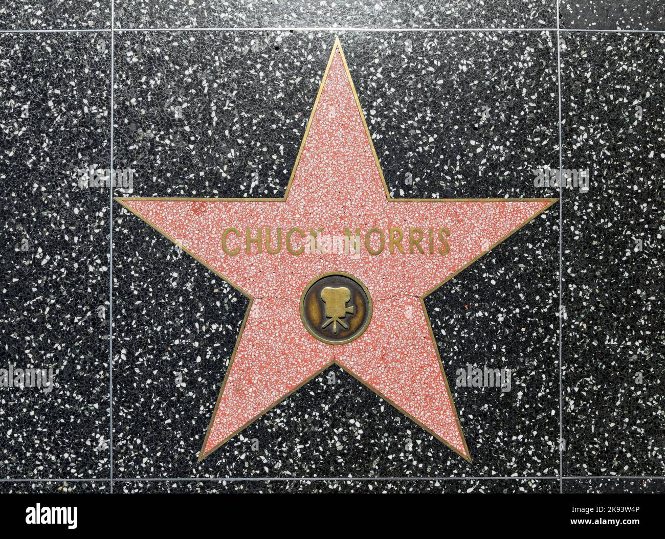 HOLLYWOOD - 26. JUNI: Chuck Norris-Star auf dem Hollywood Walk of Fame am 26. Juni 2012 in Hollywood, Kalifornien. Dieser Stern befindet sich am Hollywood Blvd. A Stockfoto