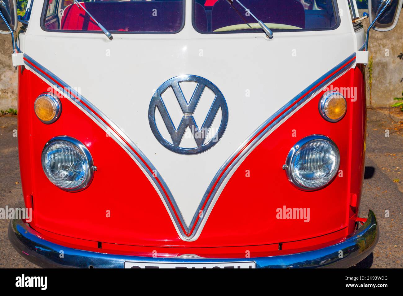 STEINBACH, 18. AUGUST: Wunderschön restaurierter VW Bully am 18,2012. August in Steinbach, Deutschland. Die Produktion von Typ T1 (VW BULLY) begann 1950 in Wolf Stockfoto