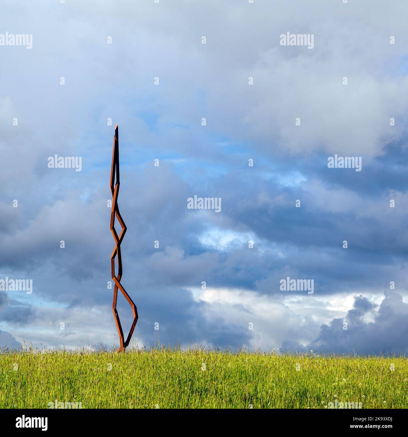 St. Wendel - DEUTSCHLAND, 21. MAI: Skulptur der Straße der Skulpturen am 21. Mai 2013 in St. Wendel, Deutschland. 1971 initiierte der Bildhauer Leo Kornbrust Stockfoto