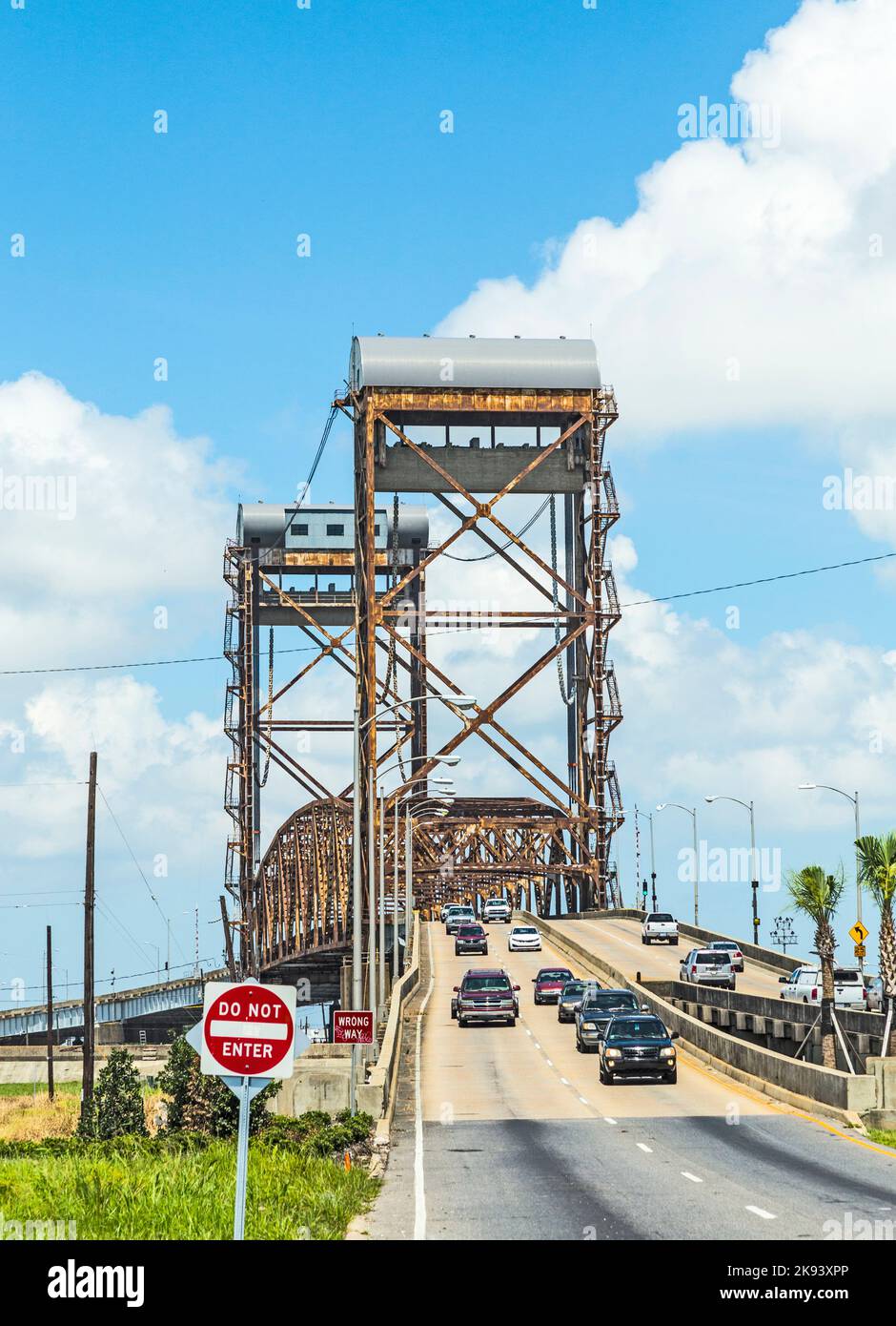 NEW ORLEANS - JULI 17: Ziehen Sie die Brücke am 17. Juli 2013 in New Orleans, USA. Die untere neunte Abteilung wurde während des Unruh Katr zerstört Stockfoto