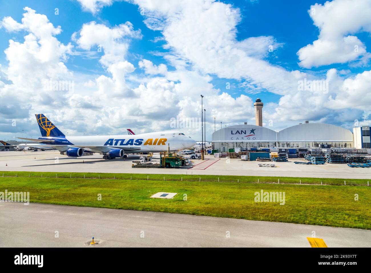 Miami, USA - 7. August 2013: Internationaler Flughafen Miami in Miami, USA. Der Flughafen , auch bekannt als MIA und historisch Wilcox Feld, ist der primäre Stockfoto