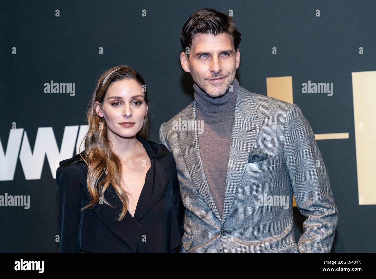 Olivia Palermo und Johannes Huebl nehmen an der Verleihung der WWD Honors Awards 2022 in der Casa Cipriani Teil Stockfoto