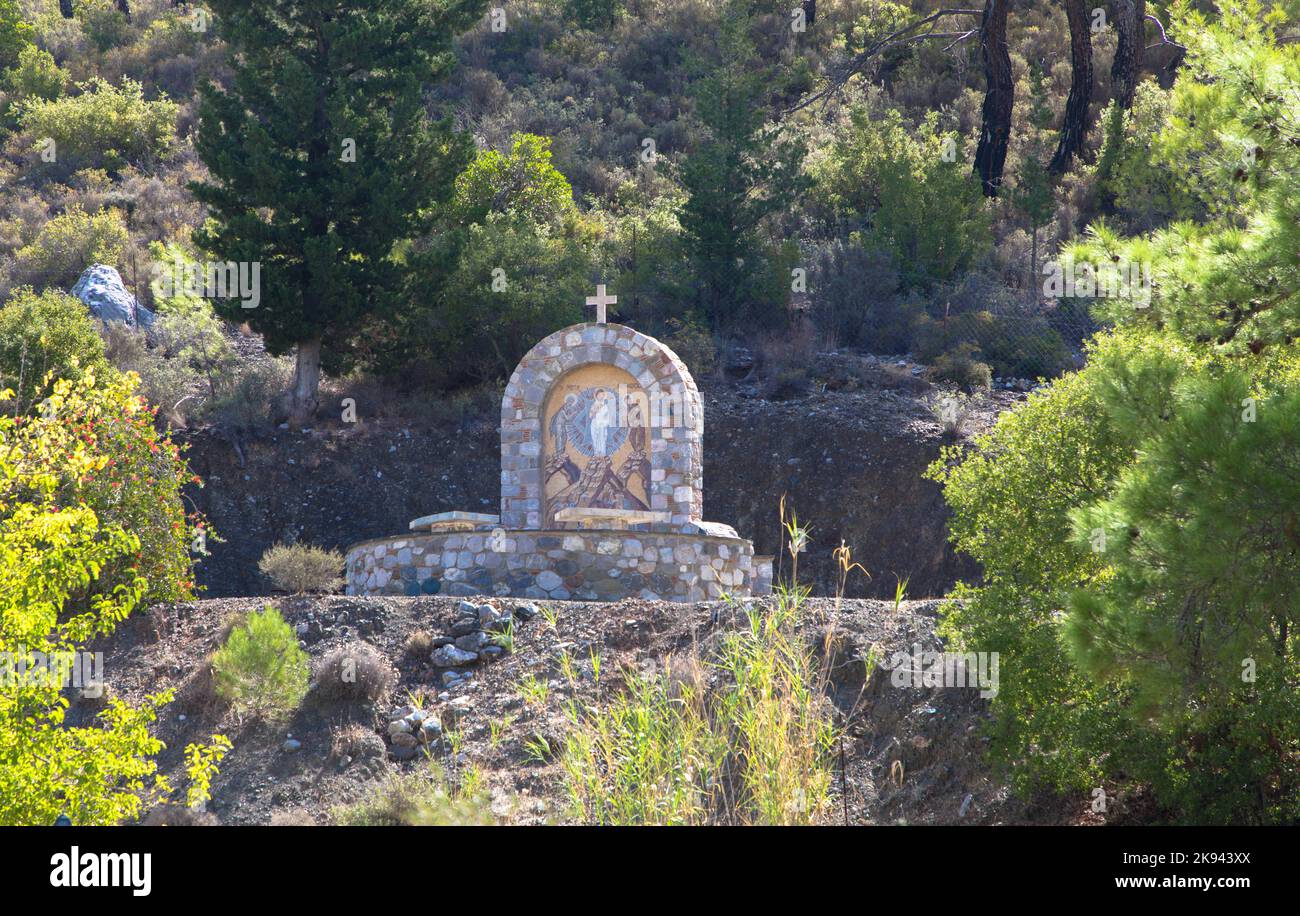 Religiöses Denkmal im Kloster Moni Thari. Eines der wichtigsten religiösen Denkmäler auf der Insel Rhodos Laerma, Rhodos, Griechenland Stockfoto