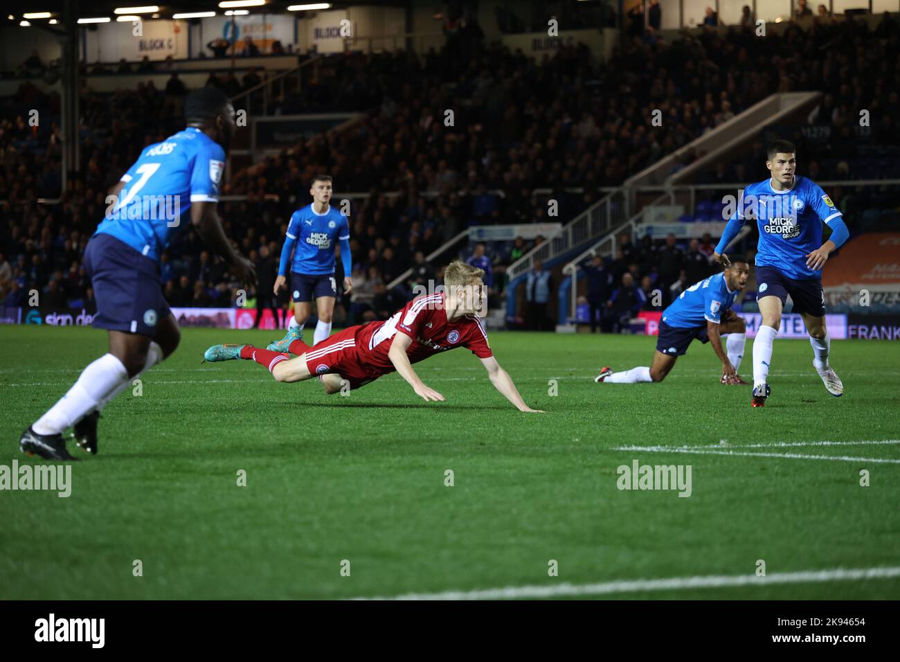 Peterborough, Großbritannien. 25. Oktober 2022. Harvey Rodgers (AS) erzielte das erste Stanley-Tor (0-1) beim Peterborough United gegen Accrington Stanley EFL League One Match im Weston Homes Stadium, Peterborough, Cambridgeshire. Kredit: Paul Marriott/Alamy Live Nachrichten Stockfoto