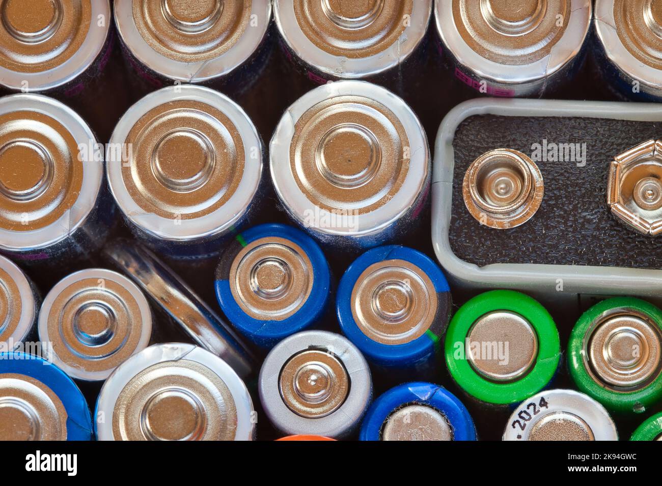 Verschiedene Formen entladener Batterien Stockfoto