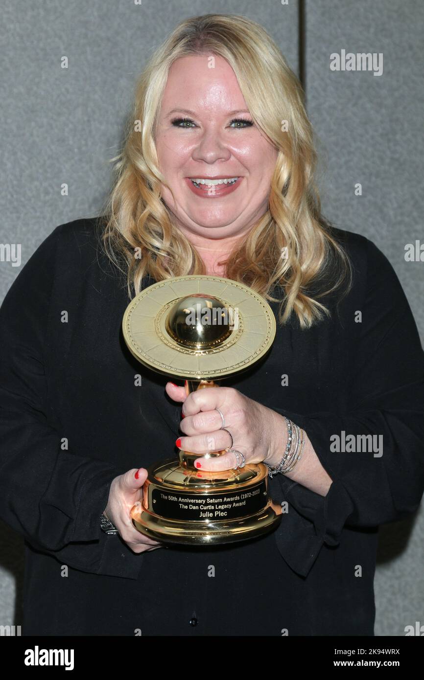 LOS ANGELES - OCT 25: Julie Plec bei den Saturn Awards 50. - Presseraum im Marriott Convention Center am 25. Oktober 2022 in Burbank, CA Stockfoto