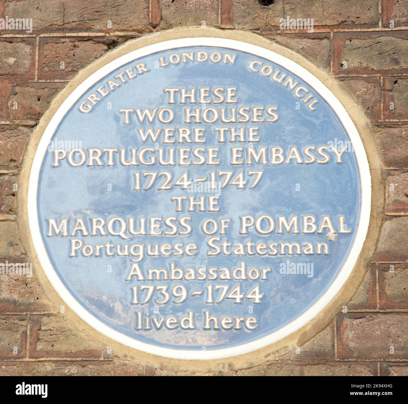 Gedenktafel für die portugiesische Botschaft im 18.. Jahrhundert, Golden Square, Soho, London, Großbritannien Stockfoto