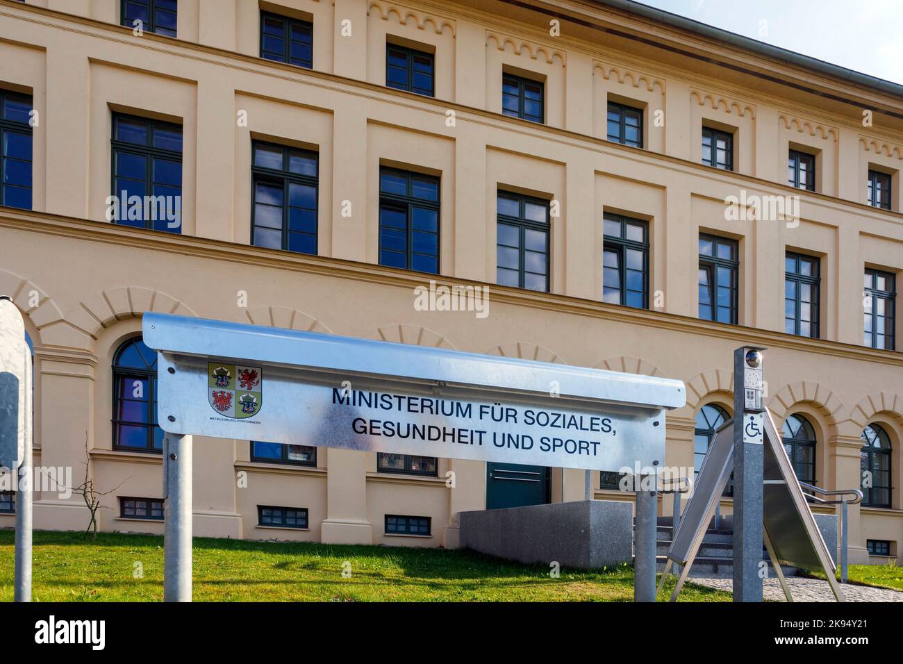 Ministerium für Soziales, Gesundheit und Sport des Landes Mecklenburg-Vorpommern mit Sitz im historischen Marstall Schwerin Stockfoto