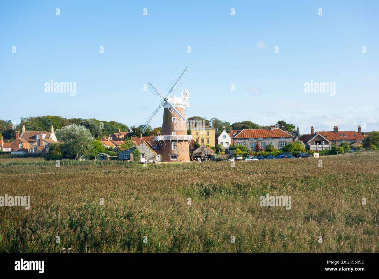 Die Windmühle im Küstendorf Cley am Meer in Norfolk Stockfoto