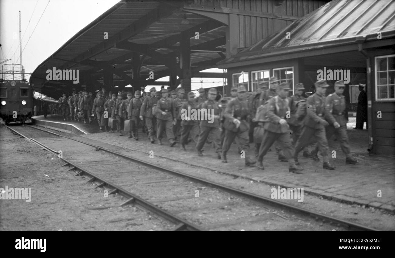 Revue-Film. Die Armee LL 686. Deutsche entlassen Truppen. Stockfoto
