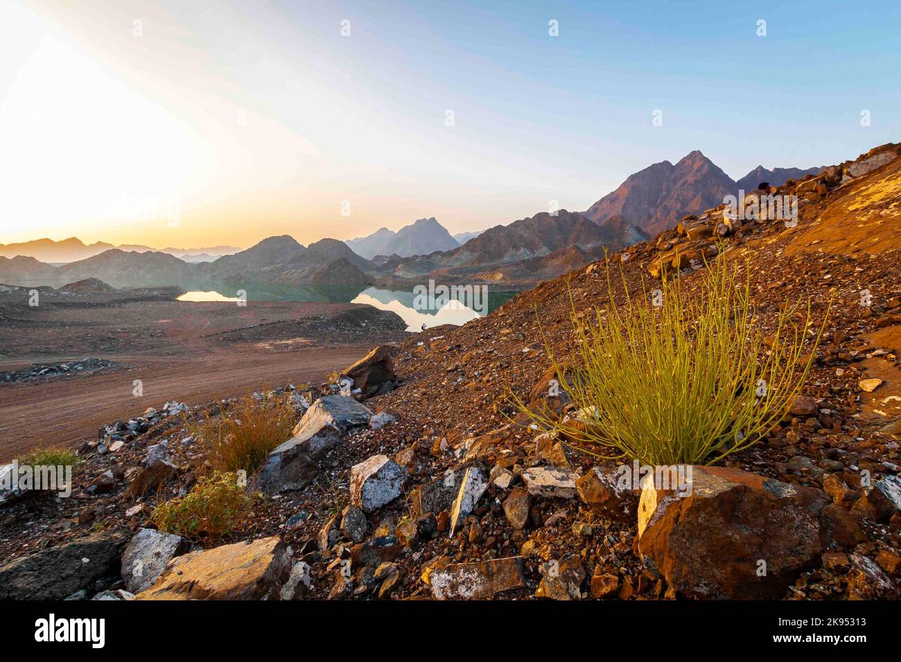Fossilienfelsen, Berge am frühen Morgen aus den Vereinigten Arabischen Emiraten Stockfoto