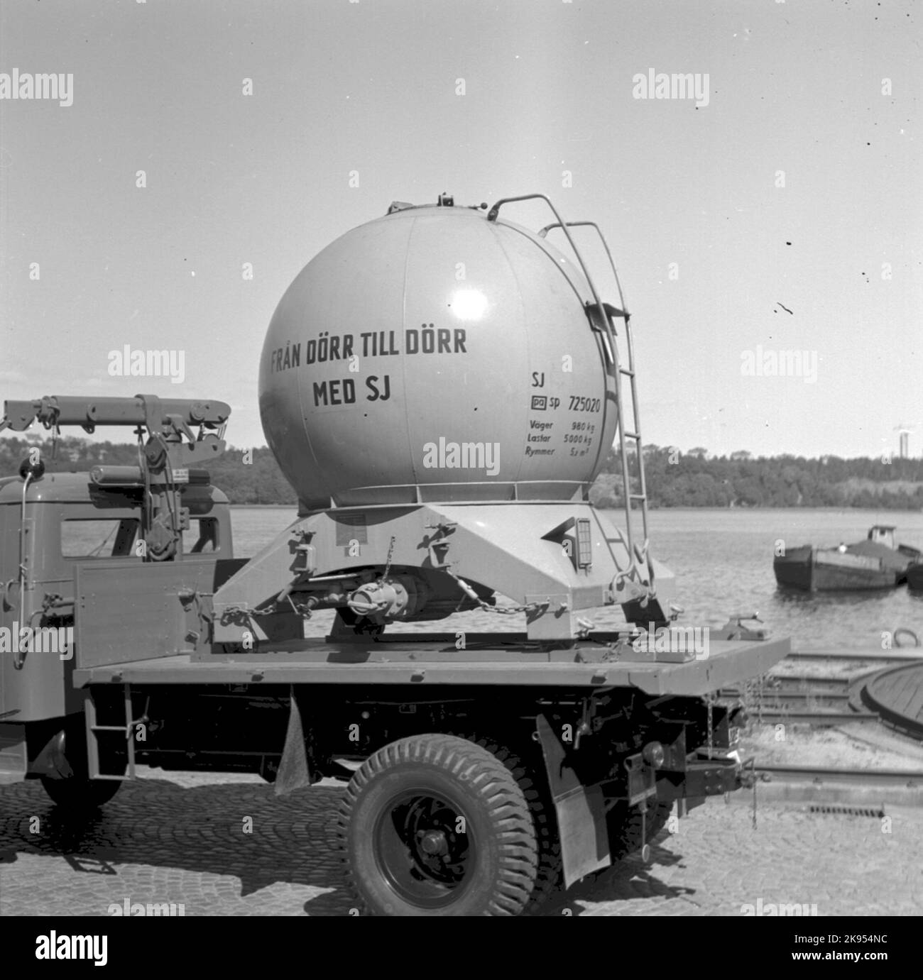Staatsbahnen, SJ große Container auf LKW geladen Stockfoto