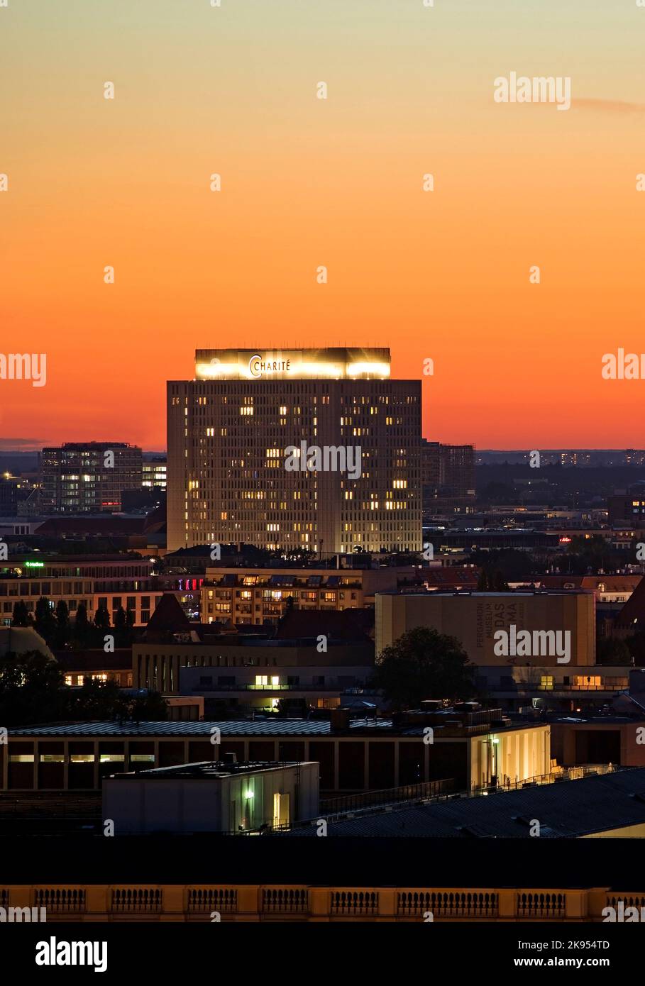 Charite University Hospital in Red Evening Sky, Deutschland, Berlin Stockfoto