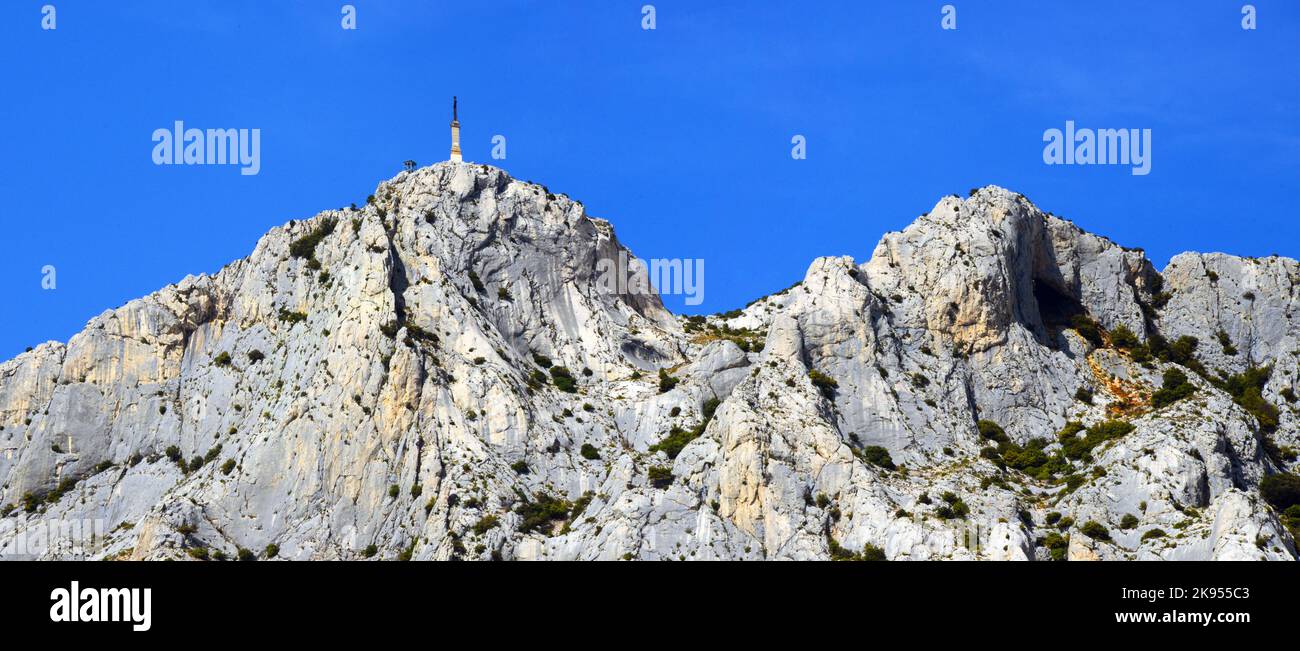 Berg Sainte Victoire in der Nähe der Stadt Aix en Provence, Frankreich, Bouches du Rhone, Saint-Antonin-sur-Bayon Stockfoto
