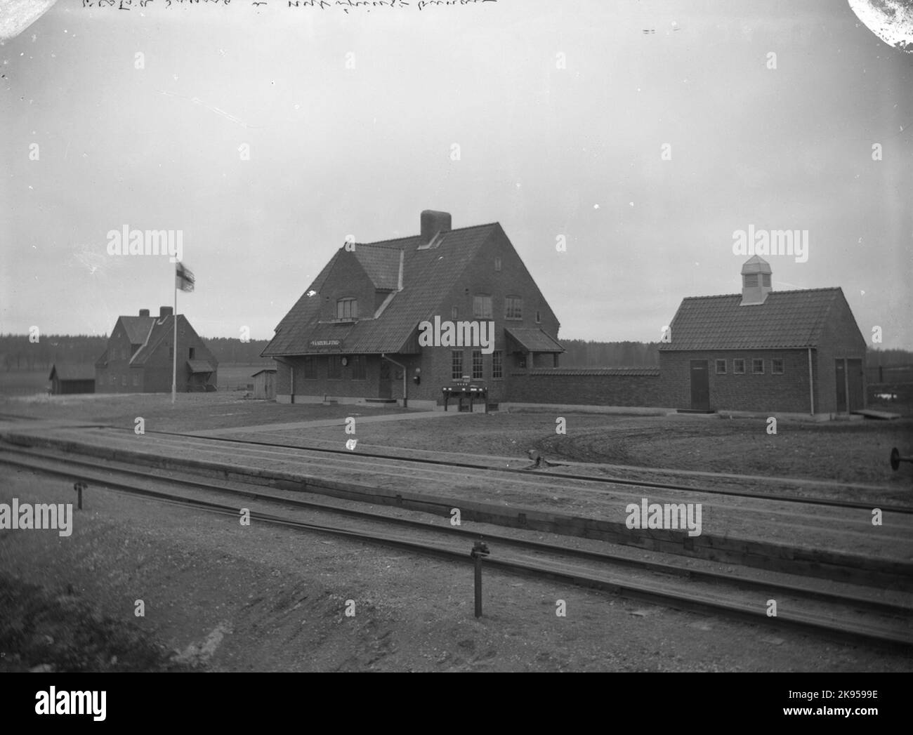 Bahnhofshaus in Sten 1912. Die Station wurde 1913 errichtet. Es wurde 1945 restauriert Stockfoto