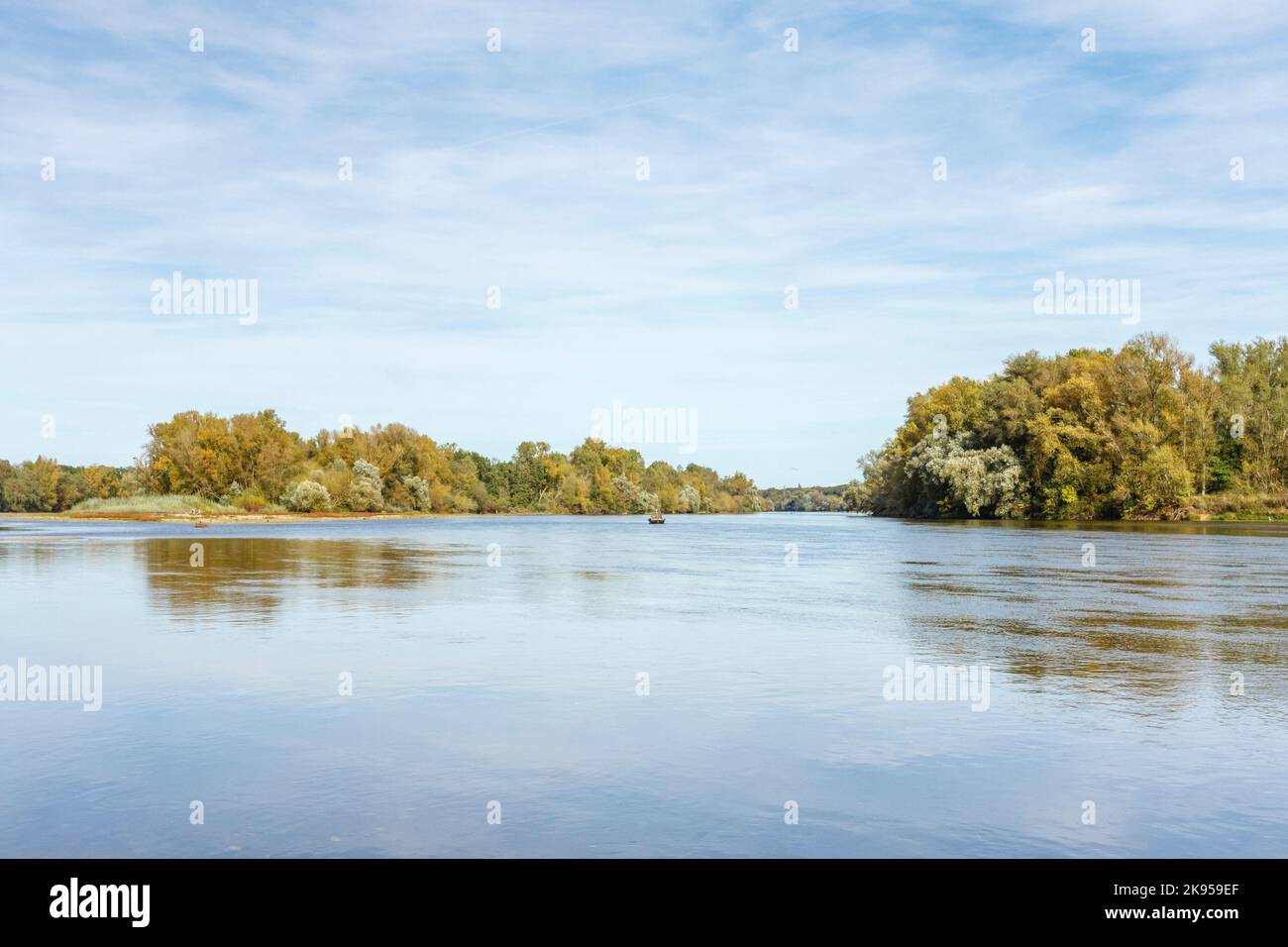 Frankreich, Cher, Berry Region, Saint-Satur, die Loire im Herbst // Frankreich, Cher (18), Berry, Saint-Satur, la Loire en automne Stockfoto