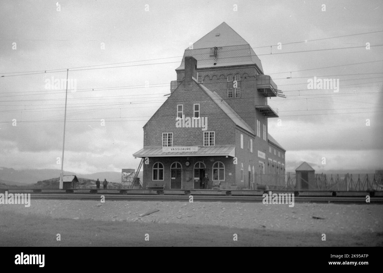 Der Bahnhof wurde 1902 erbaut. Im Zusammenhang mit der Elektrifizierung der Strecke wurde der Bahnhof 1913 in das neu errichtete Trafohaus verlegt. Ziegelgebäude. Stockfoto