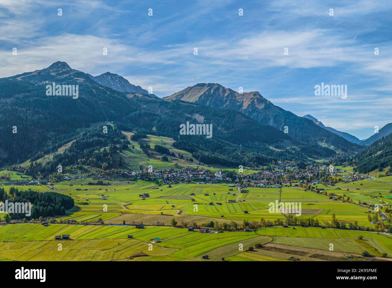 Luftaufnahme zur Tiroler Zugspitz Arena rund um Ehrwald und Lermoos in Österreich Stockfoto