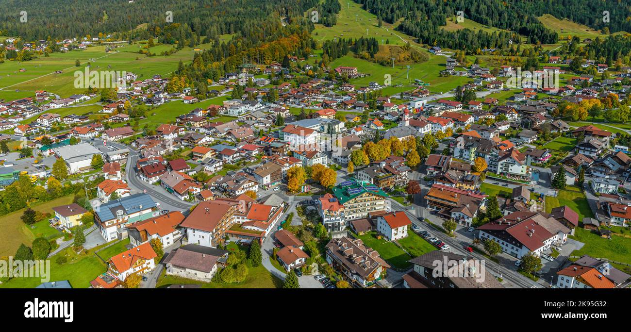 Luftaufnahme zur Tiroler Zugspitz Arena rund um Ehrwald und Lermoos in Österreich Stockfoto