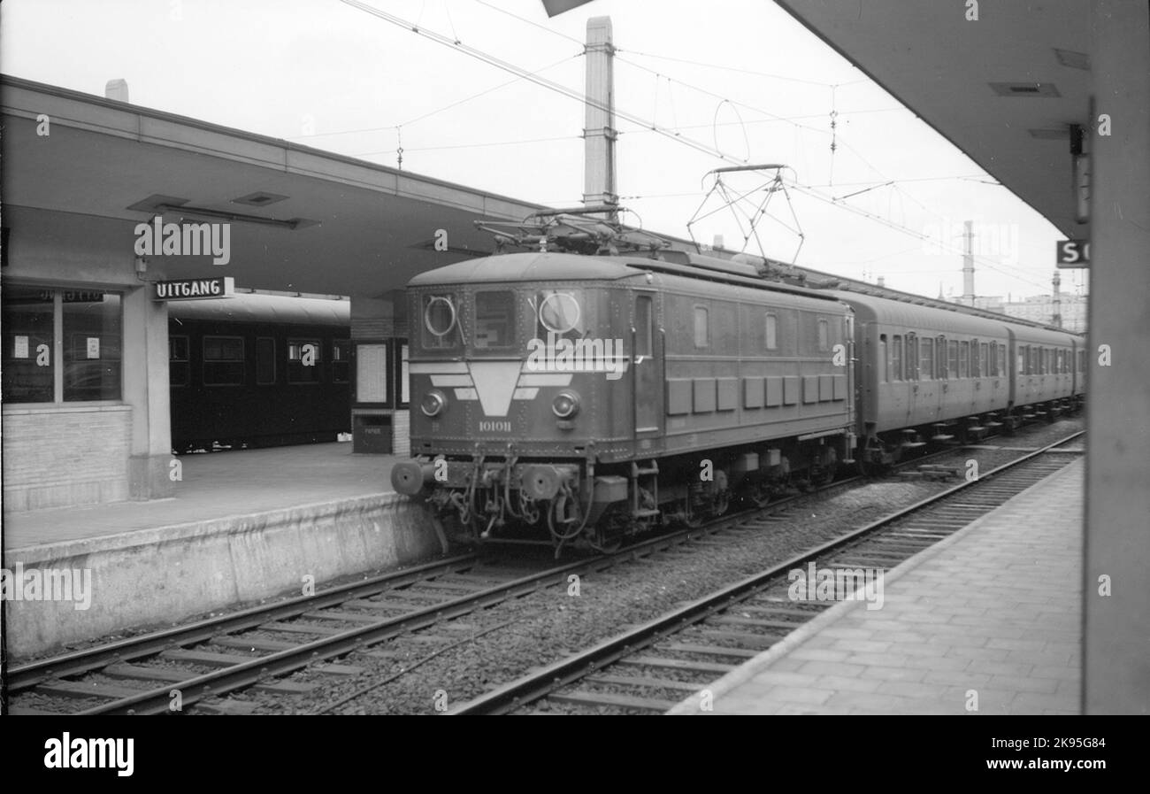 Belgische Staatsstraßen, SNCB/NMBS 101011. Brüssel Noord. Stockfoto