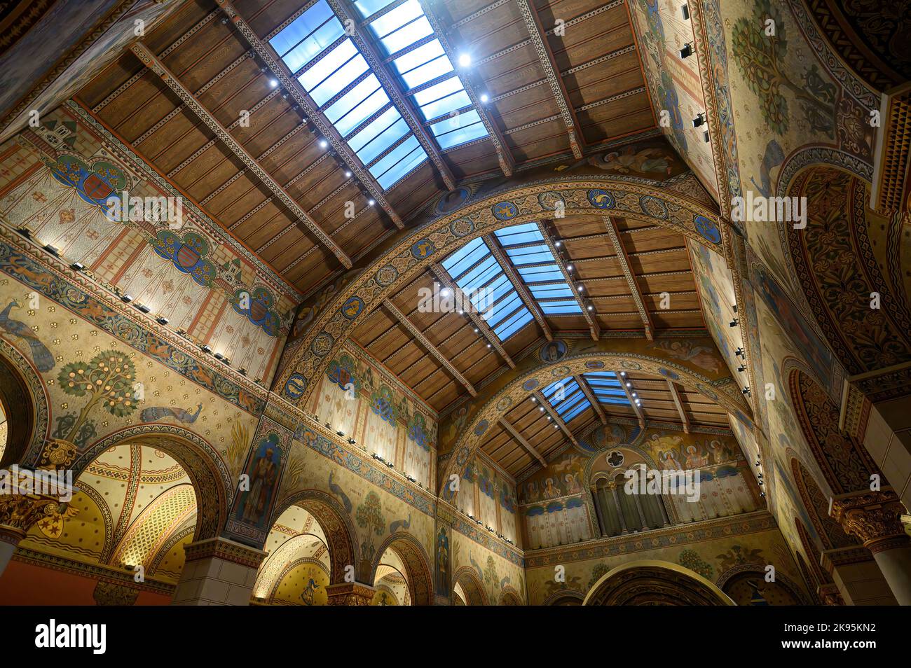 Budapest, Ungarn. Der Innenraum des renovierten römischen Saals im Museum der Schönen Künste. Der romanische Saal Stockfoto