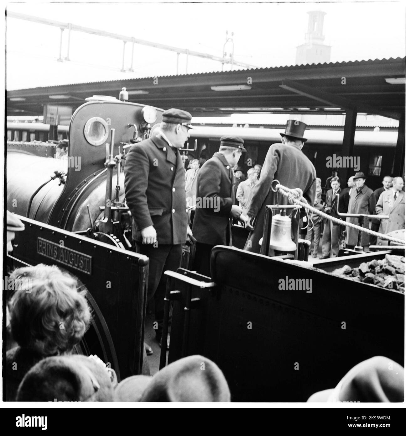 Historische Zugfahrt von Stockholm nach Göteborg zur Einweihung des Zuges 62. Das Bild zeigt Lok Nummer 3 'Prince August', später die Staatsbahnen SJ BB 43. Stockfoto