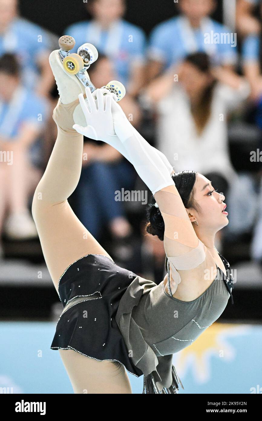 SHAO-JIE LEE, Taipei, tritt im Junior Ladies Solo Dance - Style Dance bei den Artistic World Skate Games 2022 im Youth Olympic Park - America Pavillon, am 25. Oktober 2022 in Buenos Aires, Argentinien auf. Quelle: Raniero Corbelletti/AFLO/Alamy Live News Stockfoto