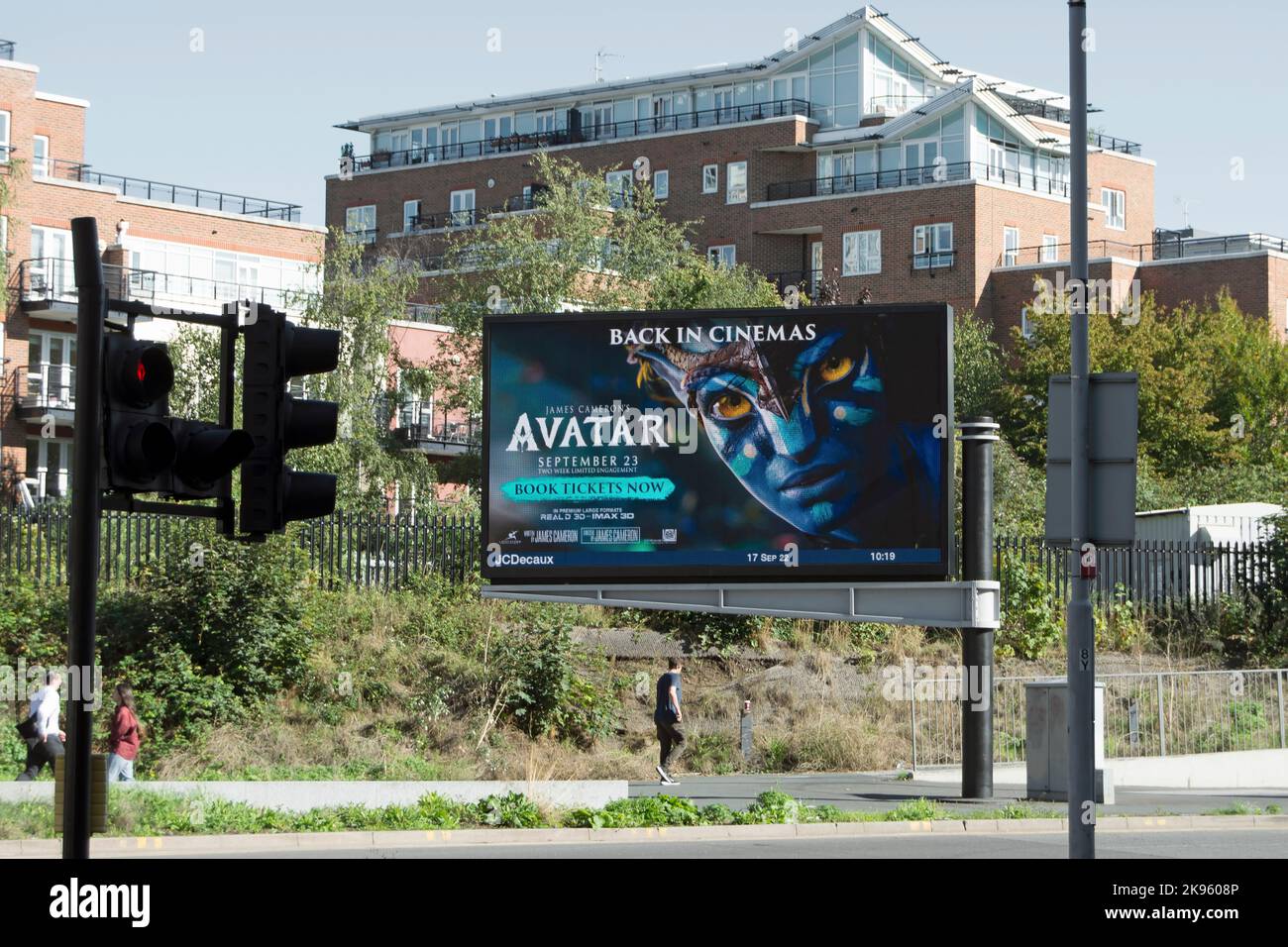 Digitale Plakatwand, die eine neue High-Definition-Freigabe des Film-Avatars, in kingston upon thames, surrey, england annonciert Stockfoto