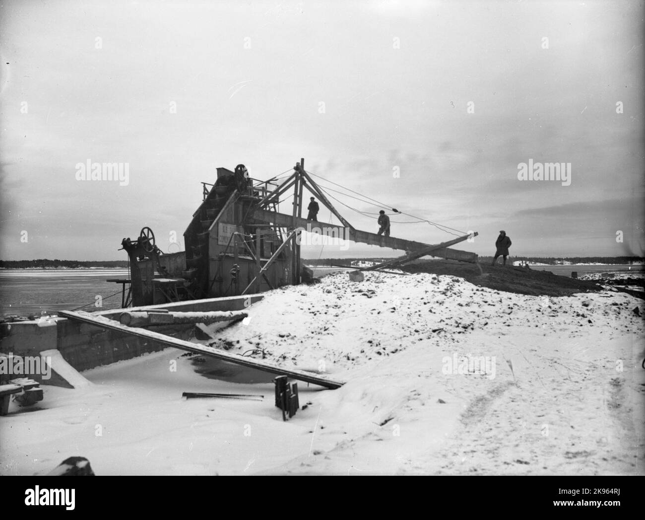 Die Mudsmen am Tiefhafen begannen im März 1929 und wurden am 22. Dezember 1930 fertiggestellt. Die geschätzten Kosten belaufen sich auf 224.000 SEK, wovon 183.000 SEK für die Unterstützung der Stadt entfiel. Es gab drei Spuren. Stockfoto