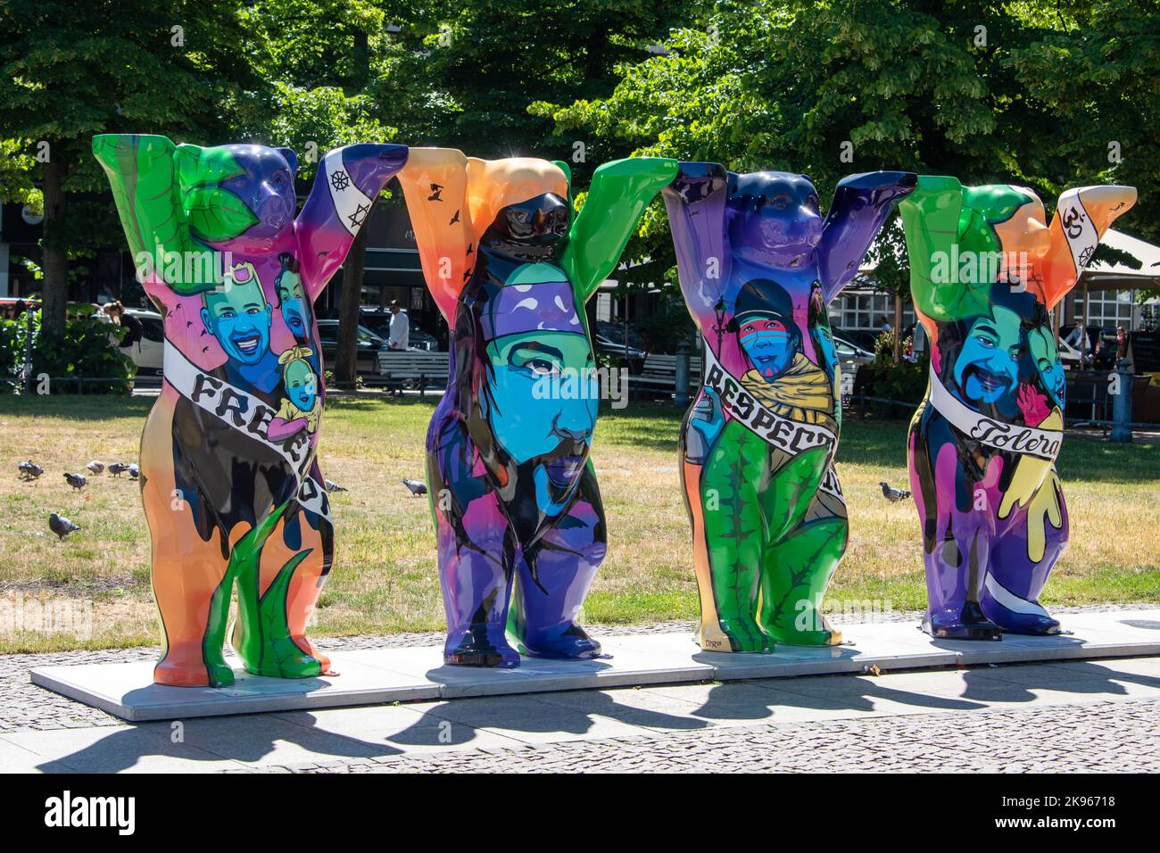 Berlin, Deutschland - 23. Juni 2022: Die Ausstellung United Buddy Bears. UNESCO United Bears, Vertreter von Kunstbotschaftern aus verschiedenen Ländern promoti Stockfoto