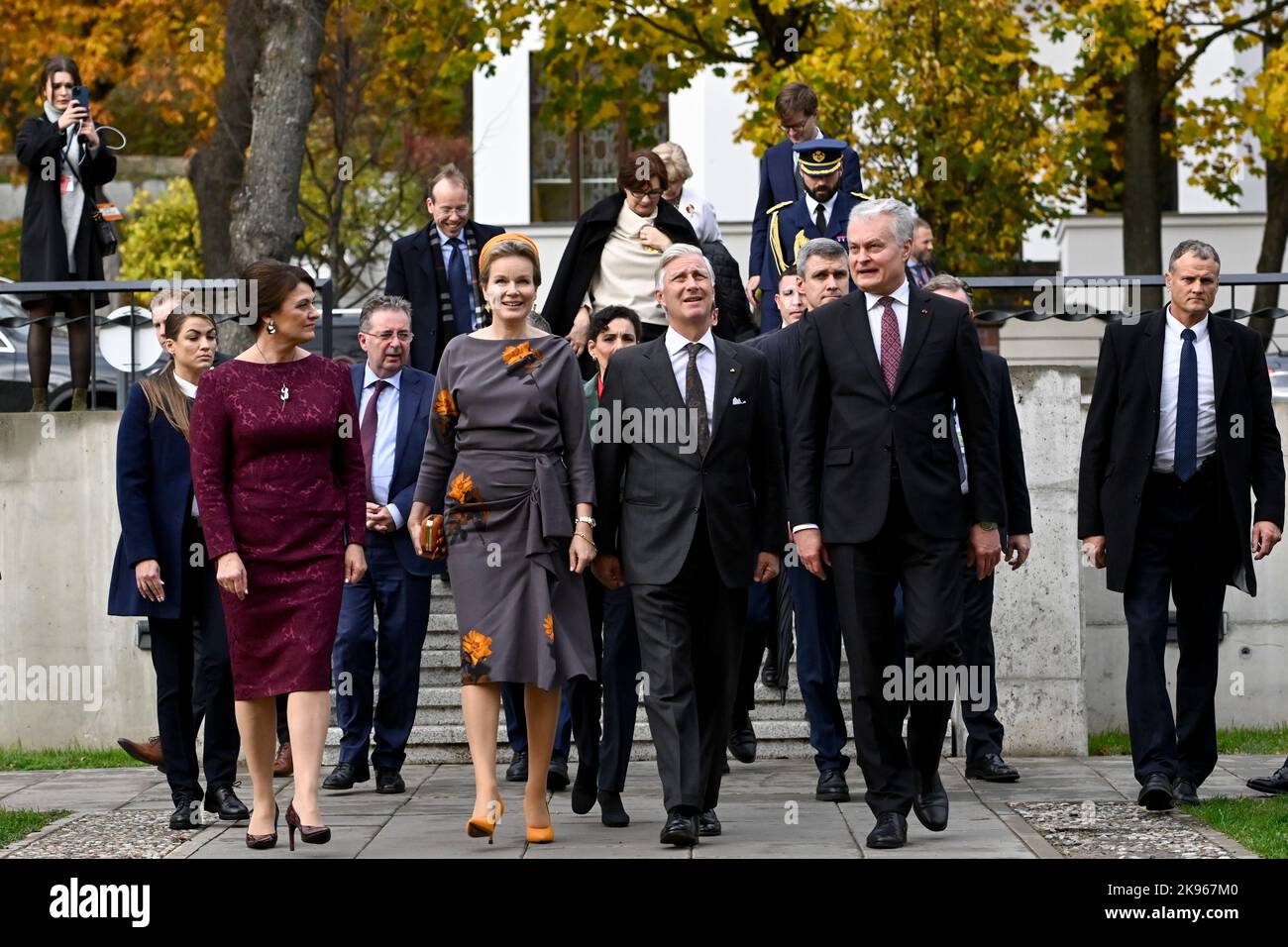 Litauens erste Dame Diana Nausediene, Königin Mathilde von Belgien, König Philippe - Filip von Belgien und Litauens Präsident Gitanas Nauseda, abgebildet während des offiziellen Staatsbesuchs des belgischen Königspaares in der Republik Litauen am Mittwoch, dem 26. Oktober 2022, in Pabrade. BELGA FOTO DIRK WAEM Stockfoto