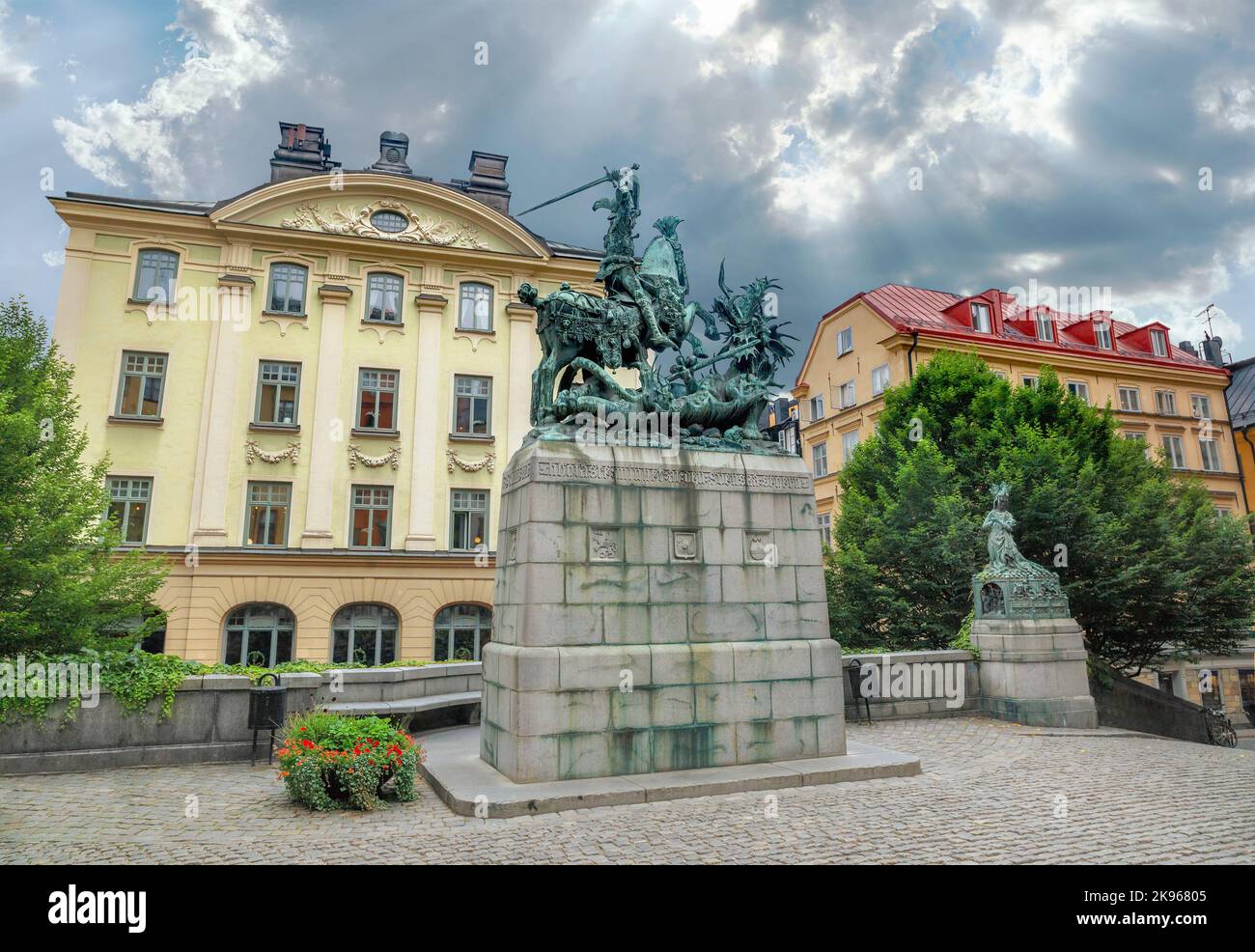 Stadtbild mit Bronzestatue von St. George und Drachen in der Altstadt. Stockholm, Schweden Stockfoto