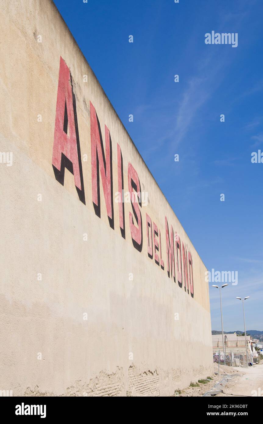Artikeldetails Fassade der Fabrik Anís del Mono, ein modernistisches Juwel in der Nähe des Strandes, Badalona, Barcelona, Katalonien, Spanien Stockfoto