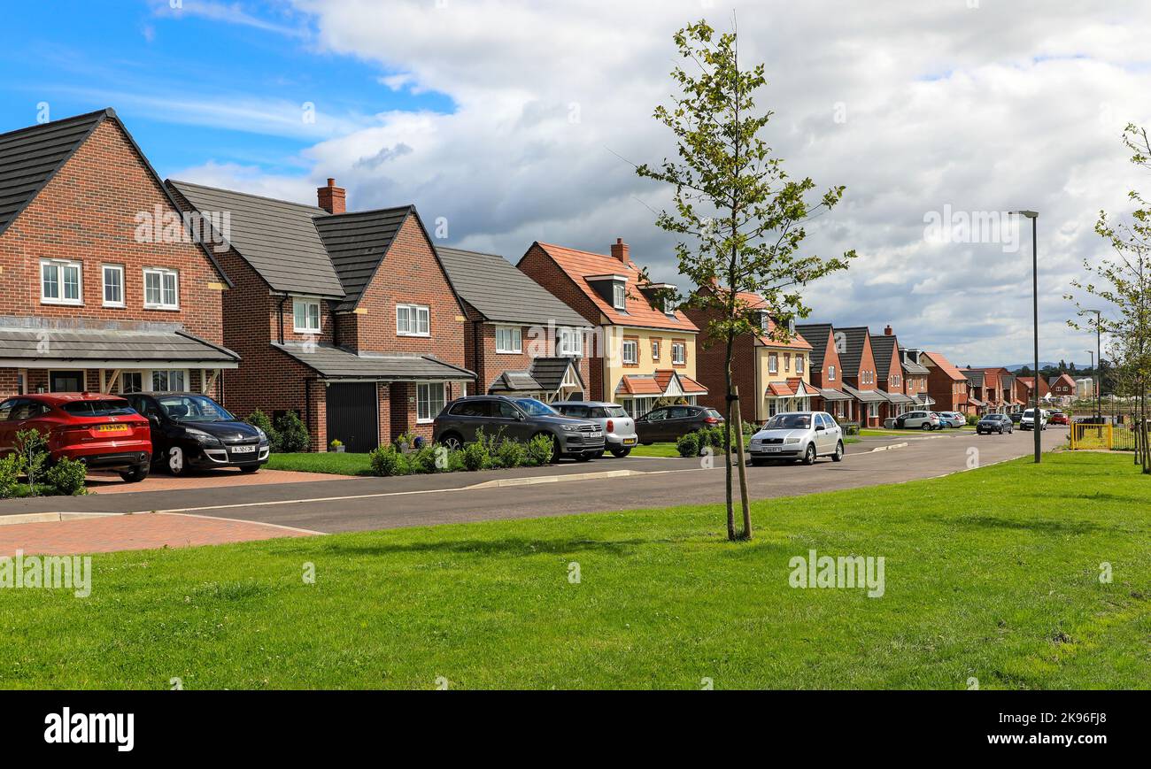 Moderne Vorstadtwohnungen auf einem Anwesen in Nantwich, Cheshire, England, Großbritannien Stockfoto