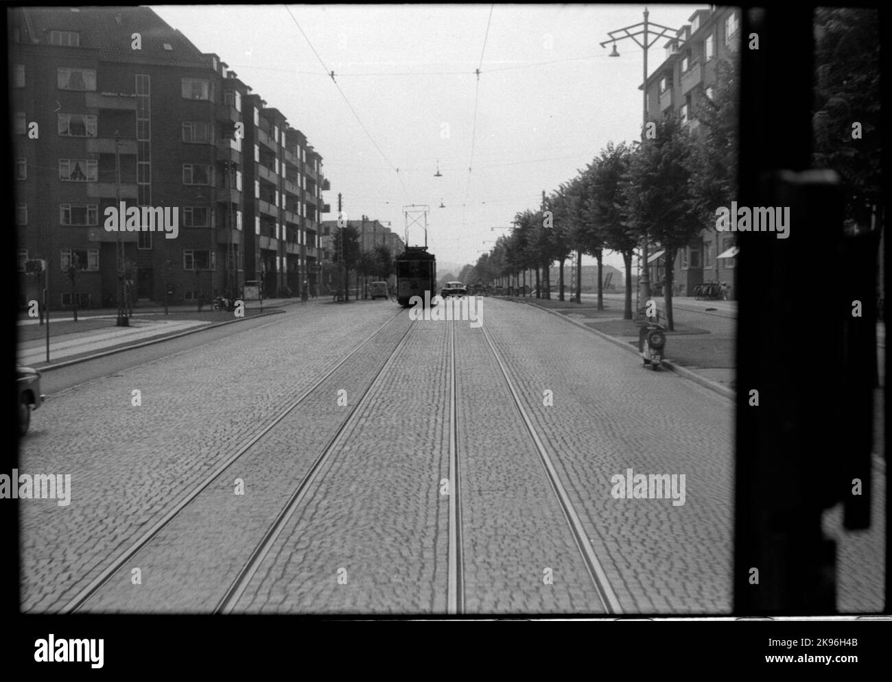 Das Bild aus dem Taxi bei Skanderboj Vej South auf der Linie 2 in Aarhus. Stockfoto