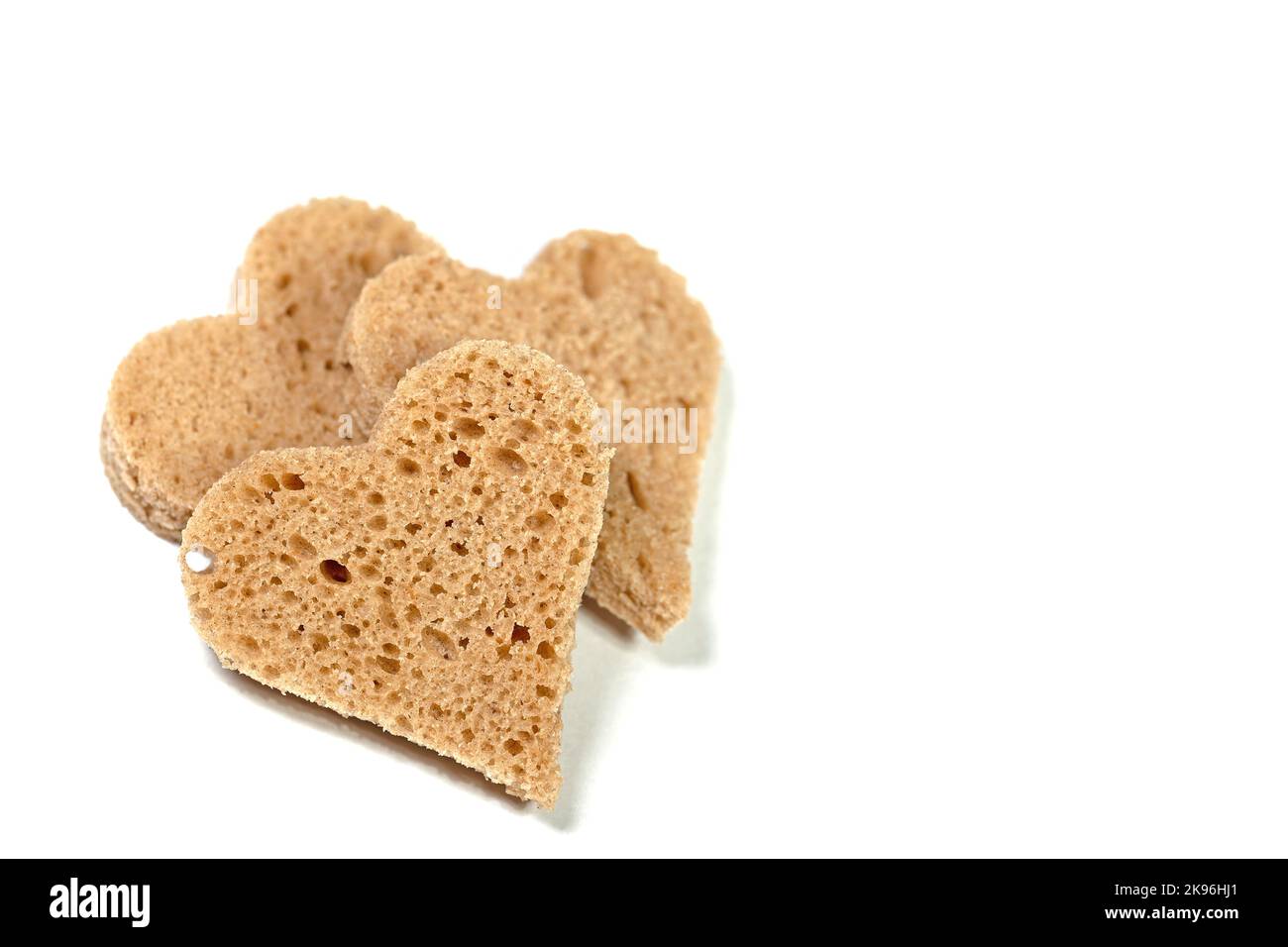 Herzen aus einer Scheibe Brot geschnitten Stockfoto
