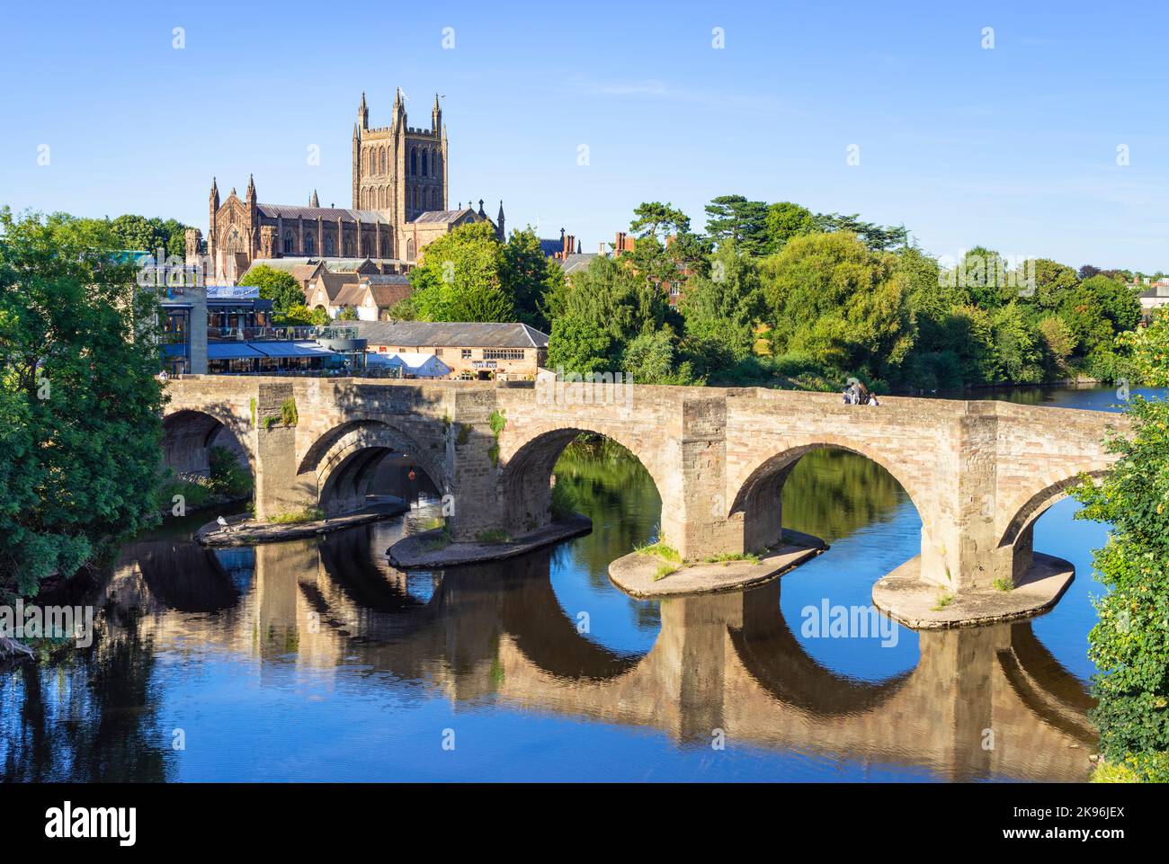 Hereford Cathedral River Wye oder die Hereford Cathedral of Saint Mary the Virgin und Saint Ethelbert the King Hereford Herefordshire England GB Stockfoto