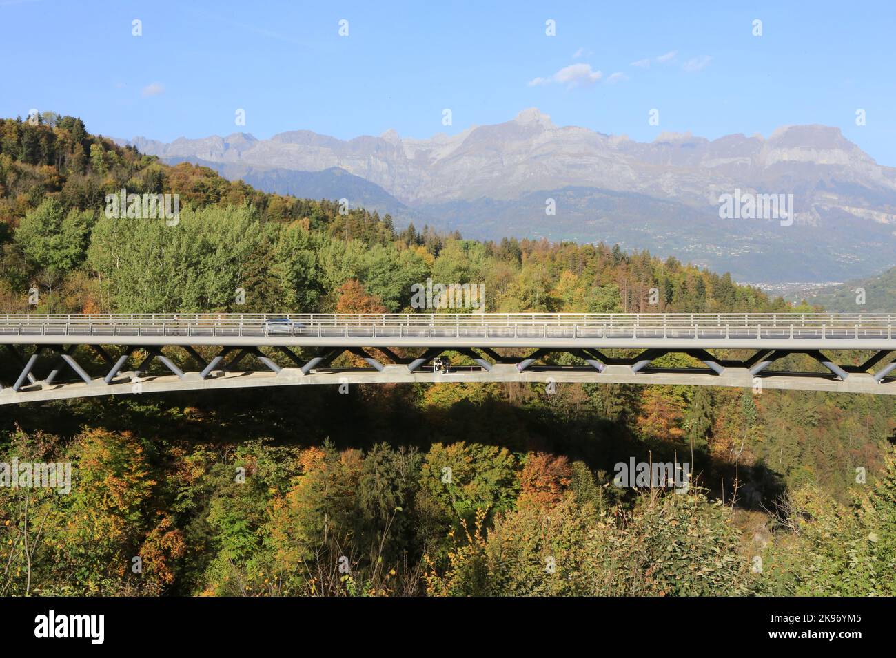 Pont de conturnement. Saint-Gervais-les-Bains. Haute-Savoie. Auvergne-Rhône-Alpes. Frankreich. Europa. Stockfoto
