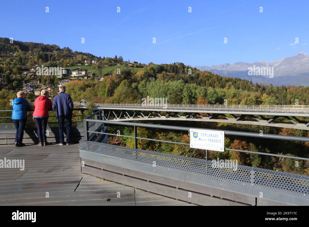 Pont de conturnement. Vue de l'Esplanade Marie-Paradis. Saint-Gervais-les-Bains. Haute-Savoie. Auvergne-Rhône-Alpes. Frankreich. Europa. Stockfoto