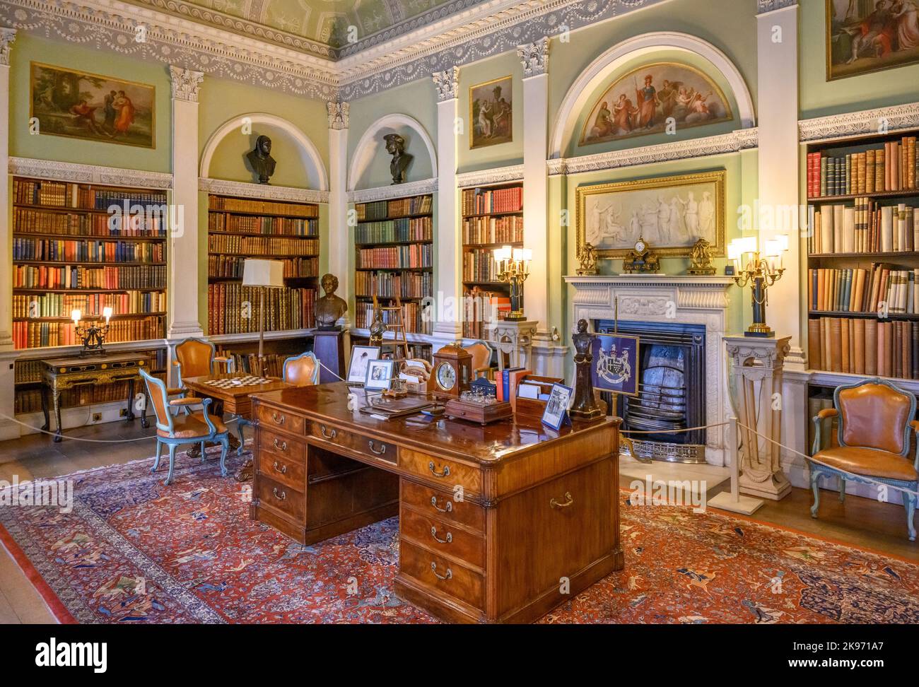 Das Innere des Harewood House. The Old Library, Harewood House, in der Nähe von Leeds, West Yorkshire, England, VEREINIGTES KÖNIGREICH Stockfoto