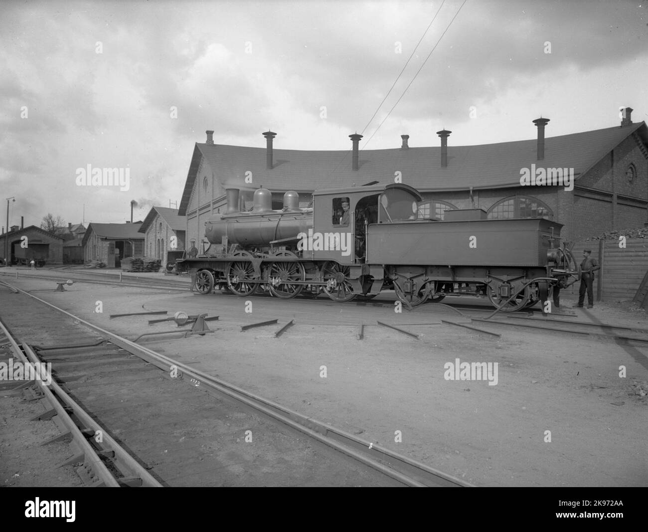 BHJ LOK 6. Dampflokomotiven auf dem Drehteller. Die Lok wurde 1908 von Nohab hergestellt und hatte die höchste Geschwindigkeit von 90 km/h. Verkauft 1940 an die Staatsbahnen und erhielt Littera SJ L6 1580. 1956 in Vislanda verschrottet. Stockfoto