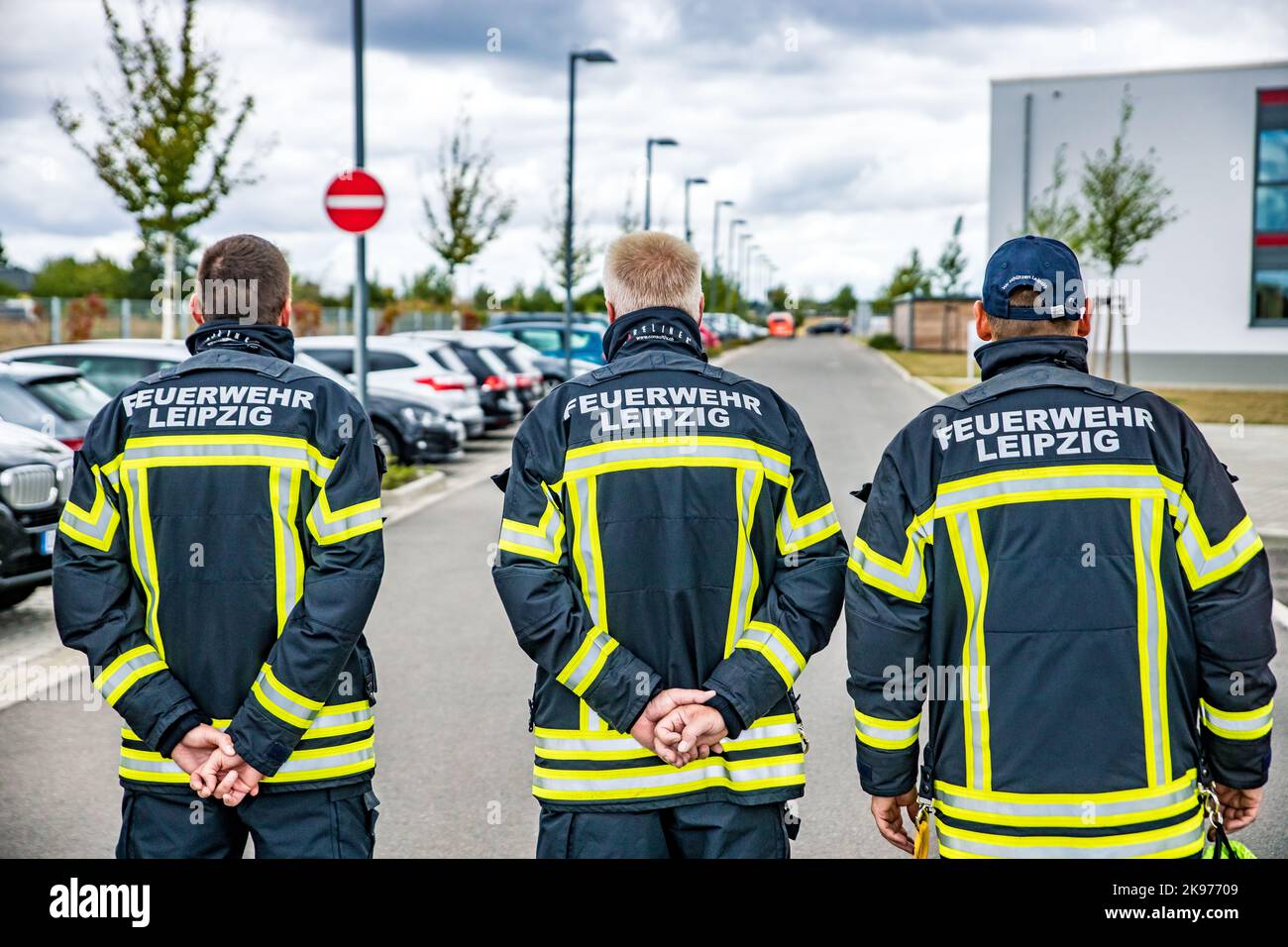 Wichtiger Schritt fÃ¼r die Zukunft von Sachsens Berufsfeuerwehr: Leipzigs OberbÃ¼rgermeister Burkhard Jung und der SÃ¤chsische Staatsminister des in Stockfoto