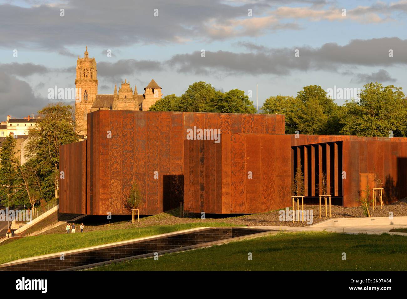 FRANKREICH. AVEYRON (12) RODEZ, KATHEDRALE UND SOULAGES MUSEUM Stockfoto