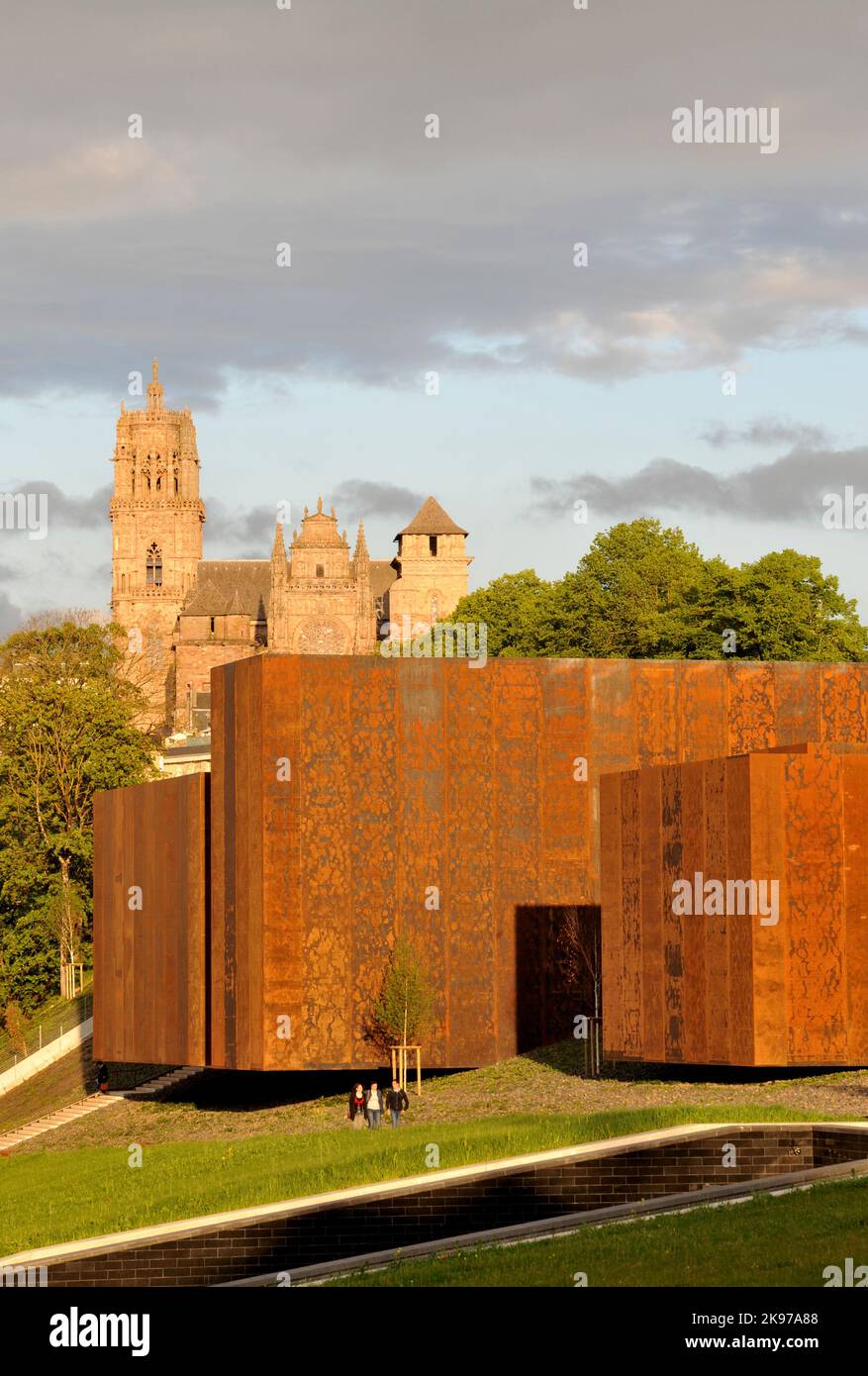 FRANKREICH. AVEYRON (12) RODEZ, KATHEDRALE UND SOULAGES MUSEUM Stockfoto