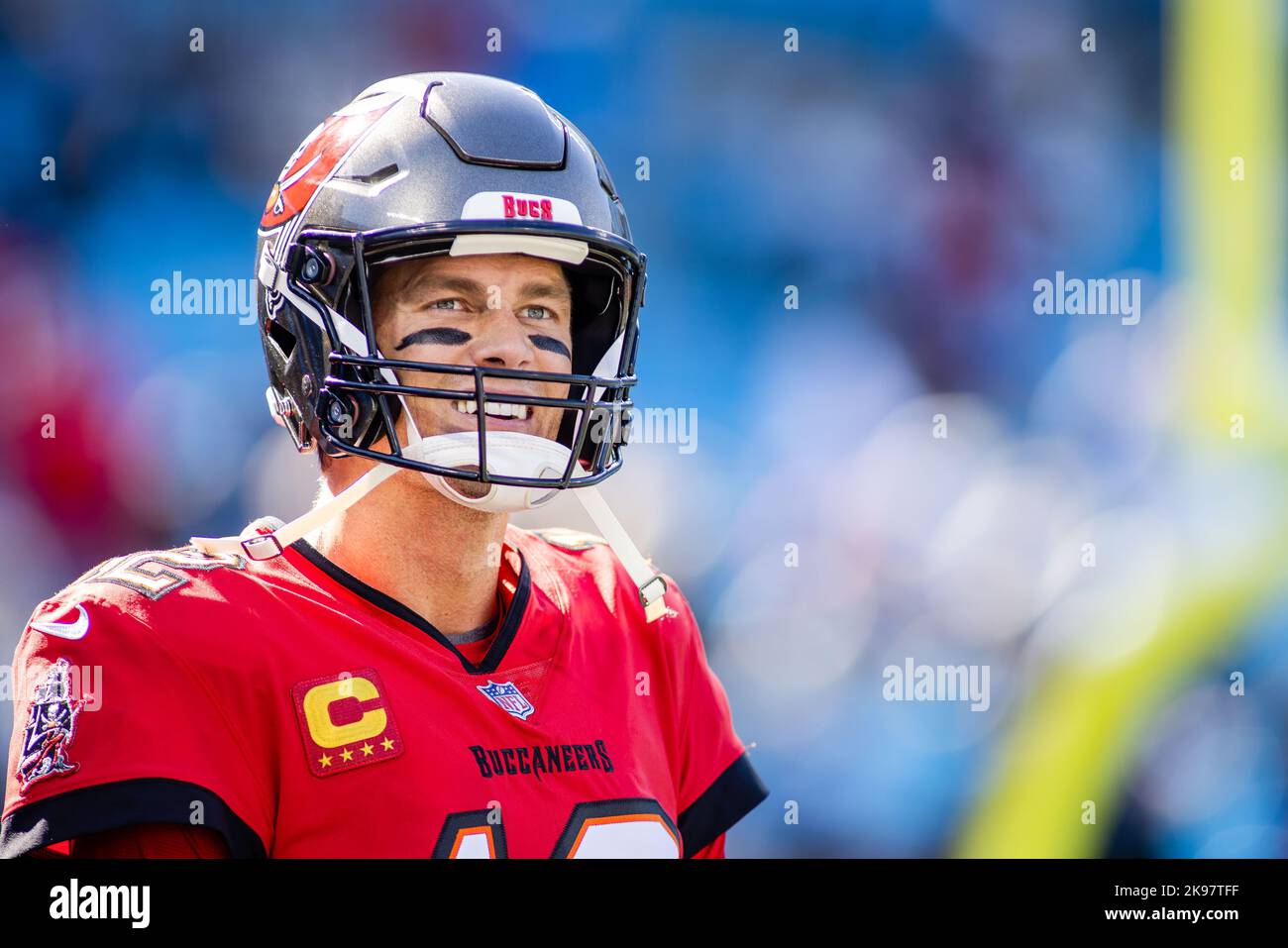 Charlotte, NC, USA. 23. Oktober 2022. Tampa Bay Buccaneers Quarterback Tom Brady (12) während des NFL-Matchup in Charlotte, NC. (Scott Kinser/Cal Sport Media). Kredit: csm/Alamy Live Nachrichten Stockfoto